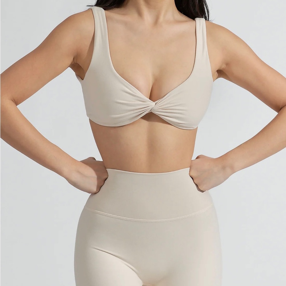 Twisted Sports Bra Buffbunny Stardust